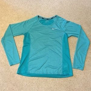 NWOT Women’s Nike dry fit long sleeve shirt